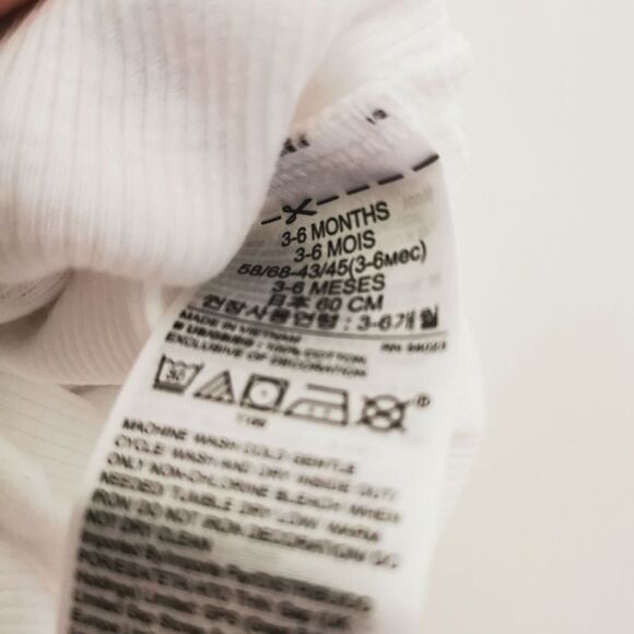 3/$15 Gap ribbed onesie size 3-6 m - Picture 4 of 5